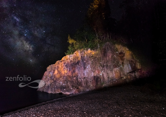 Northshore Red Rock with a good night kiss from the Milky Way